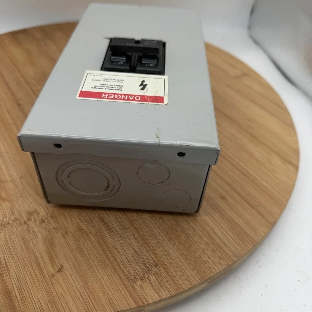 I-T-E Indoor Load Center 60 AMP Type 1 E0204ML1060F&S with 20 AMP